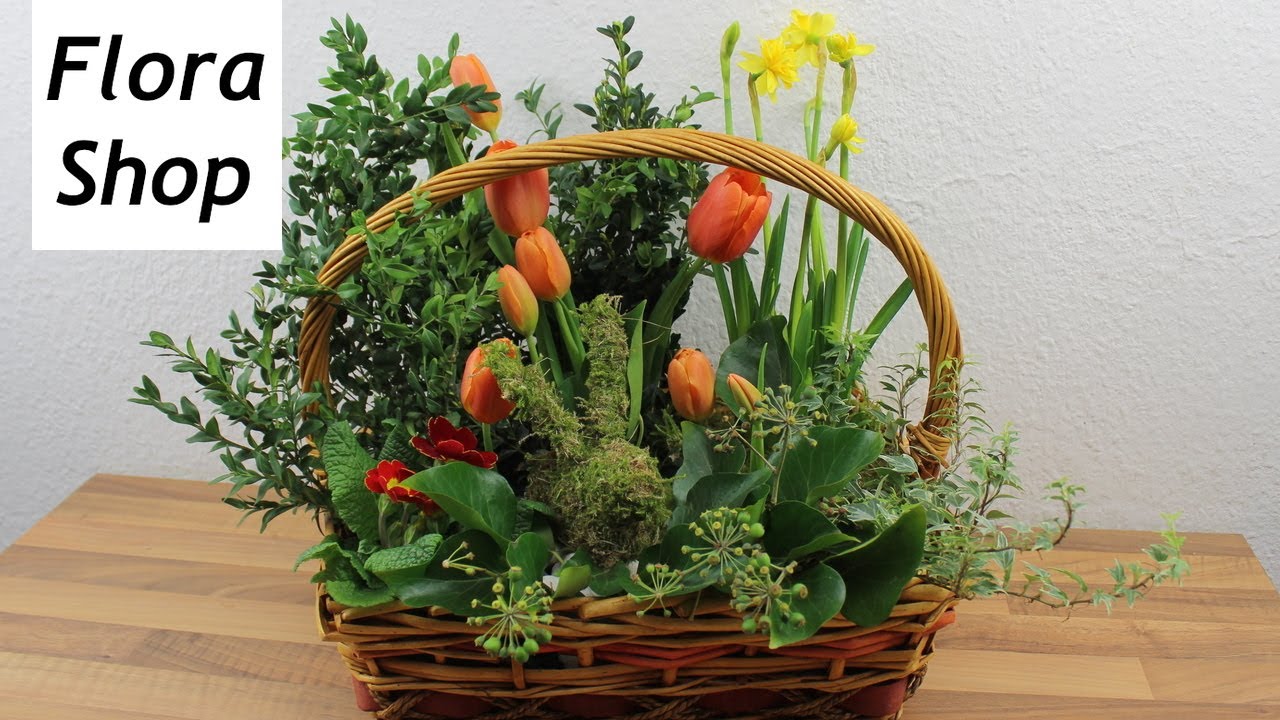 Frühlingsdeko für die Hauseingangstür ❁ Blumendeko im Korb mit Frühlingsblüher und Schnittblumen
