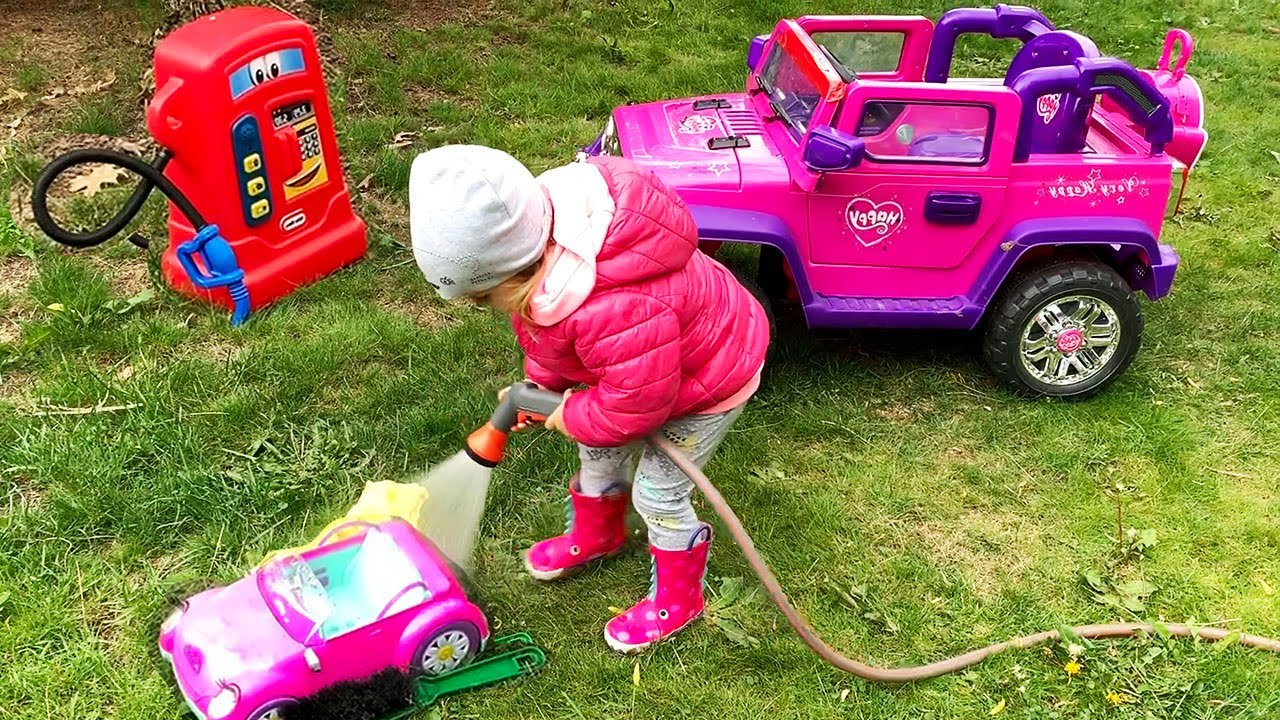 Elis playing Car Wash with Cleaning Toys YouTube