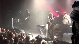 *****METRIC-Youth without youth-live @Trianon Paris- le 3 juillet 2012