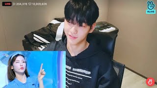 soobin’s reaction to akong mc dolphin stage on vlive 🐬 + copying arin ending fairy pose 💙 Resimi