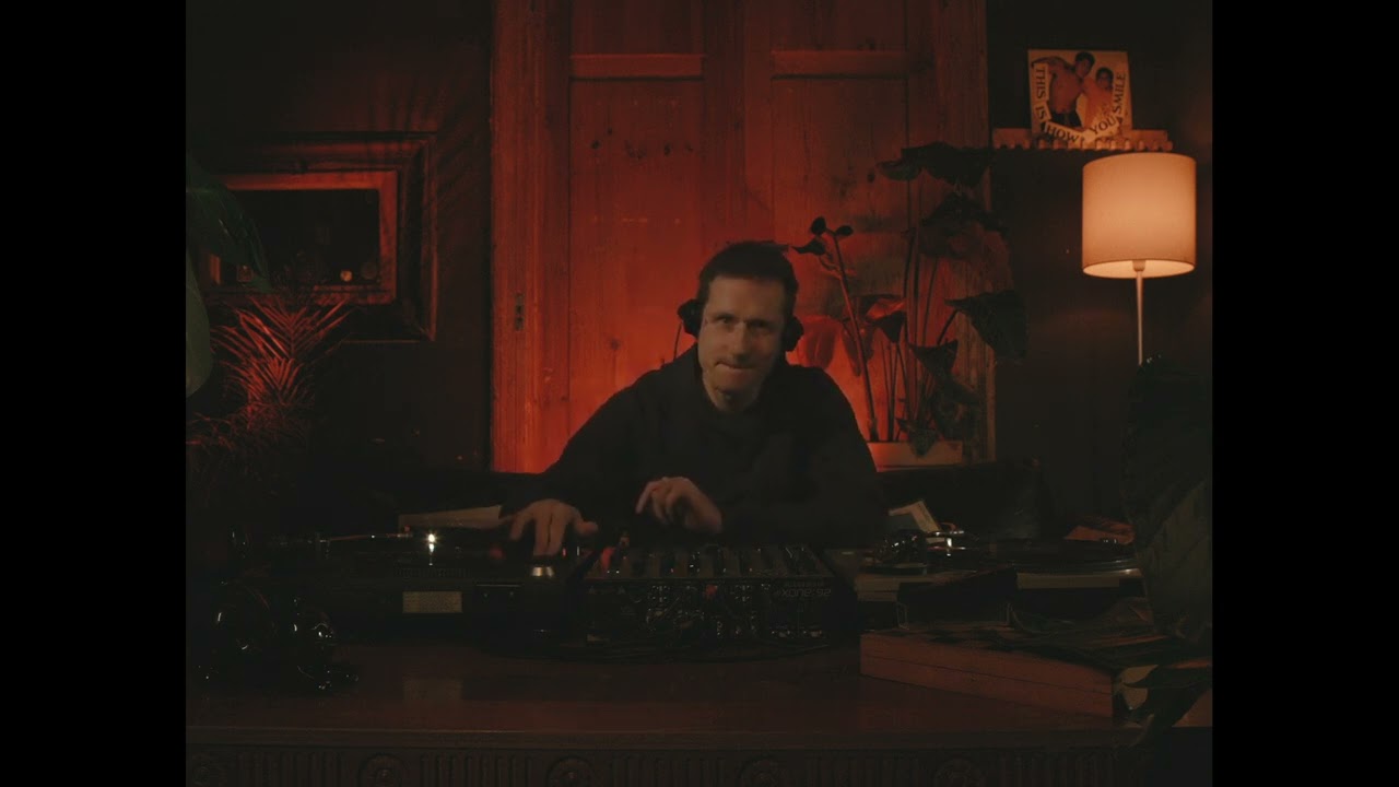 Experimental avant-garde sound collage & alternative electronica by Uncle Rodion. Sofa Sessions #9