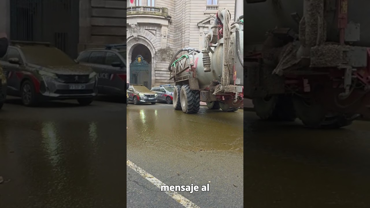 Francia estalla: agricultores cubren calles y coches policiales de estiércol 