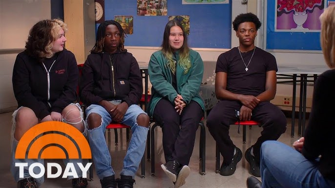 Азиат әйелдерінің тоқылған клиптерін жүктеп алыңыз