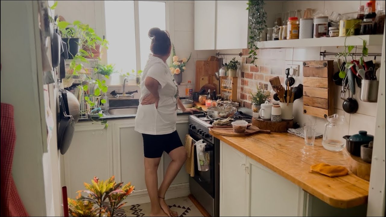 Lunch preparation with a Toddler- දෝණි එක්ක දවල්ට උයමු