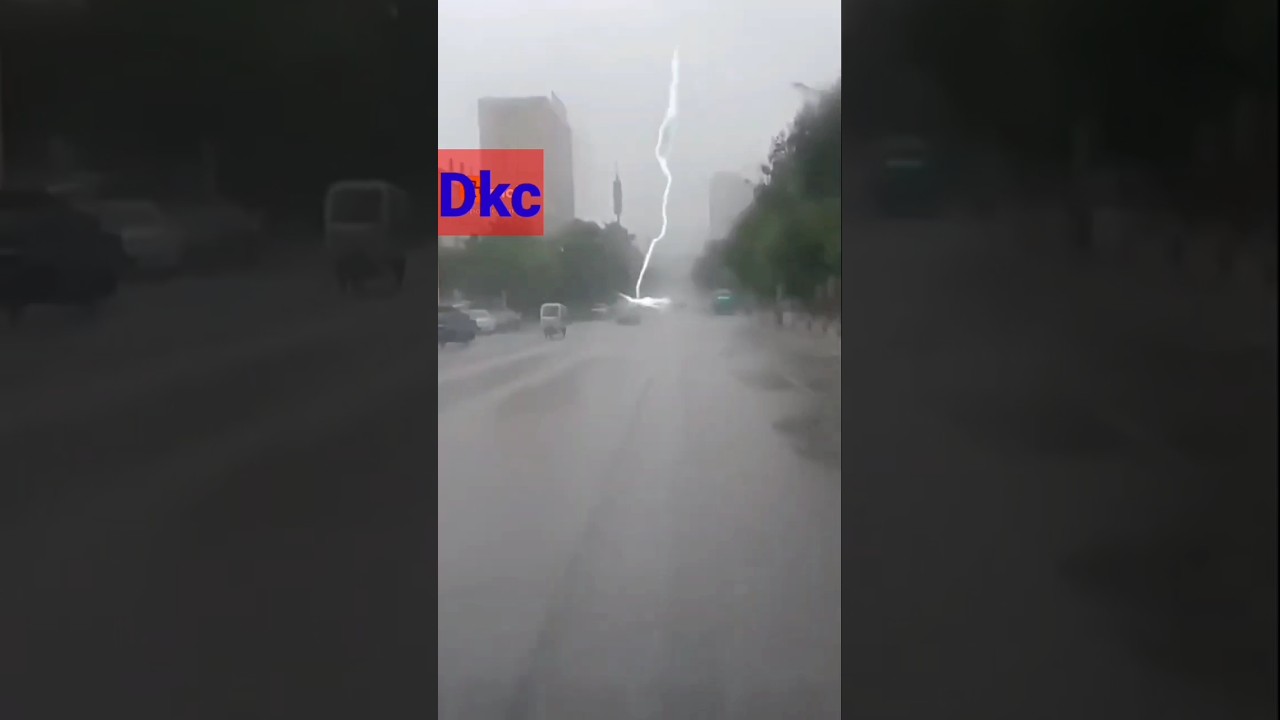 देखिए दोस्तों हाईवे पर बिजली कैसे गिरी | akashi bijli kaise girta hai akashi bijli kaise girta hai