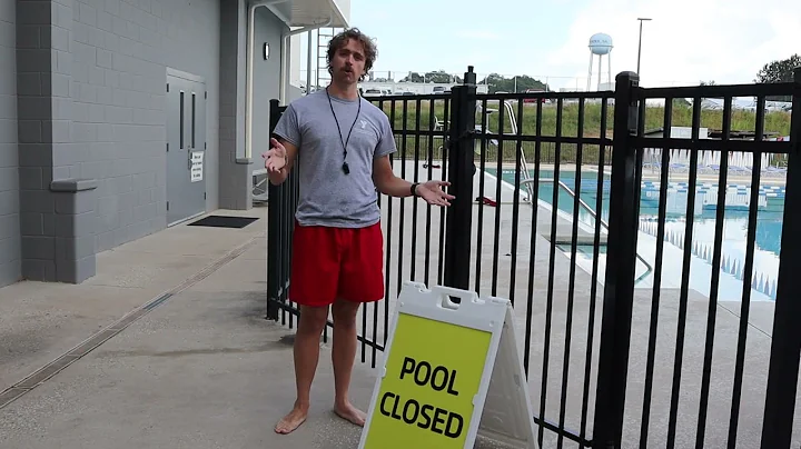 Is it dangerous to swim during a thunderstorm? (2023)