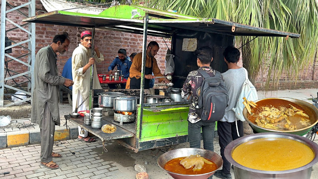 50 Rs/-😱 JAMEEL Food CART | Roadside BREAKFAST | DHABA Food| PAYA | CHICKPEAS| pakistani Street FOOD