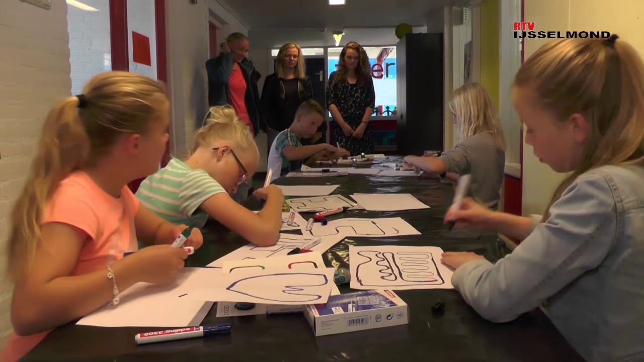 Bibliotheek met WoWi-bus naar Dr Bouwmanschool