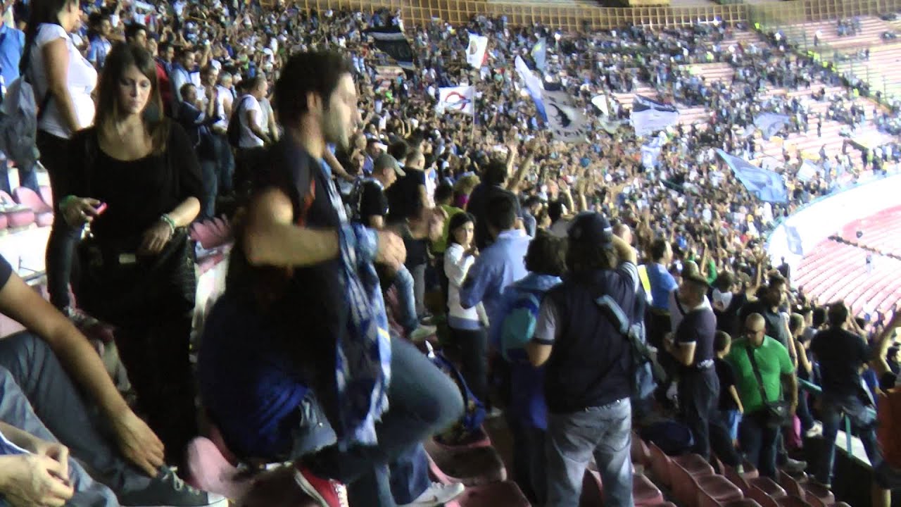 Coro Ultras Curva B In un mondo che [ULTRAS NAPOLI]