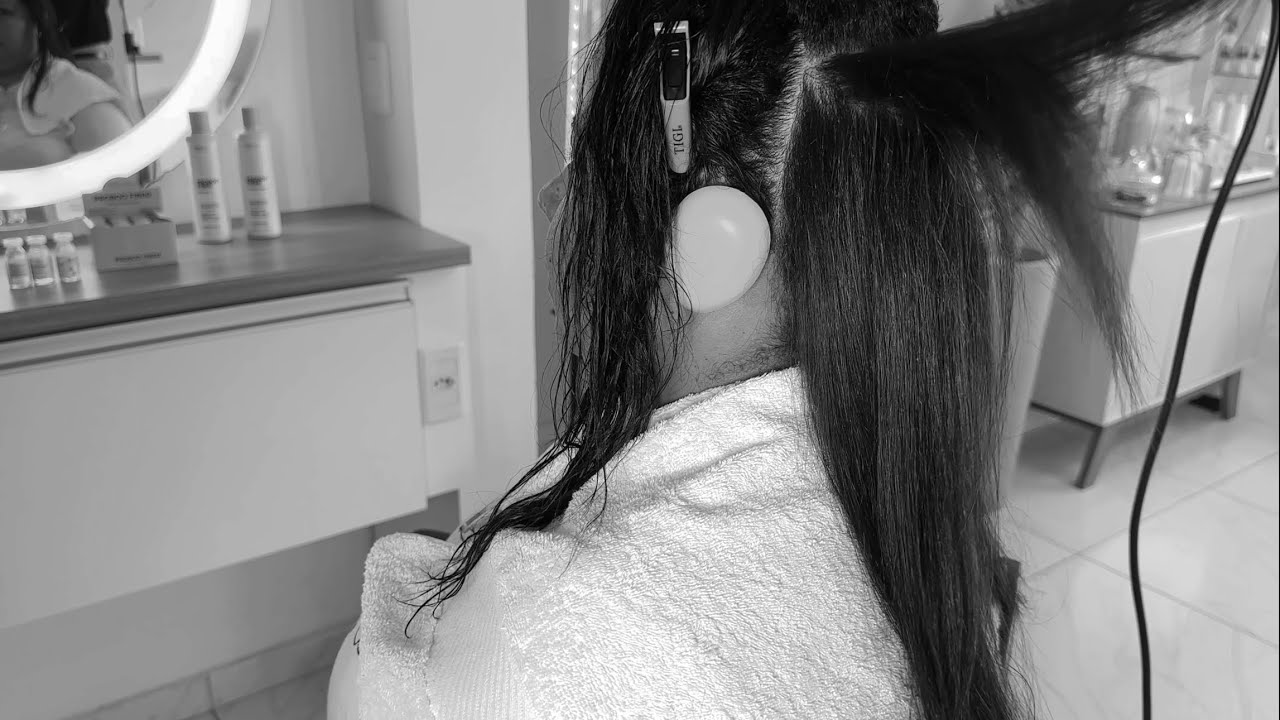 O cabelo dela todo quebrado! 