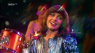 Download lagu Earth & Fire - Weekend (Studio Performance '80)