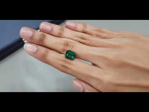 Vivid Green no oil Zambian emerald in octagon cut 4.58 ct Video  № 1