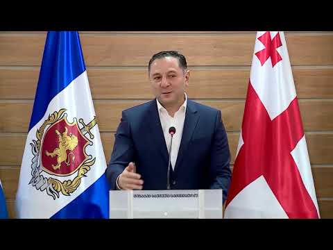 ვახტანგ გომელაურმა, გიორგი გახარიამ და თორნიკე რიჟვაძემ პოლიციელებს ბინები გადასცეს