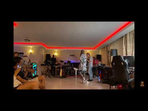 اجرای زنده و لایو آهنگ گدایی تتلو پارت۱