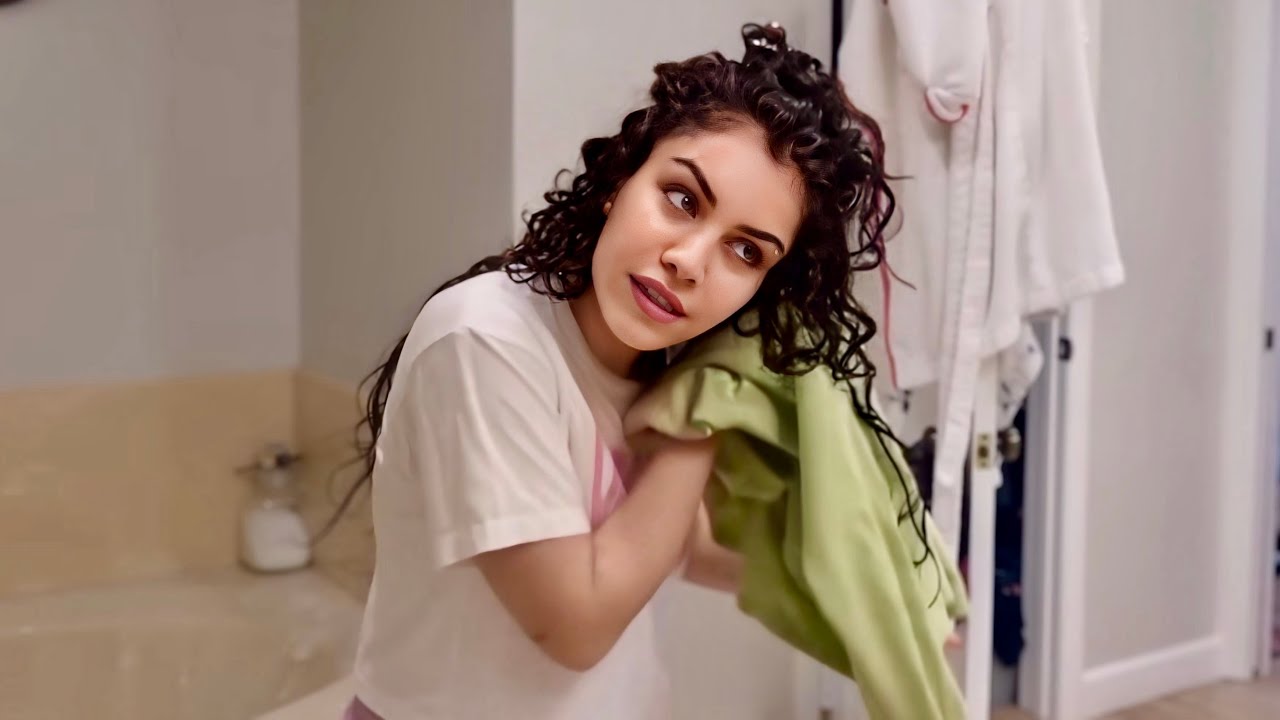 ATTEMPTING A Wavy Hair Routine  