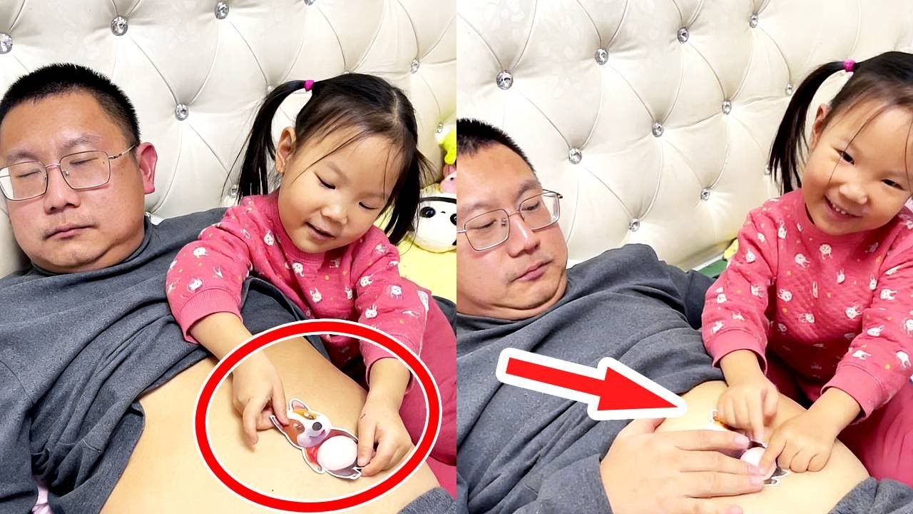 女孩在爸爸肚子上貼小熊貼紙！太可愛了 #最暖親子陪伴 #男人帶娃系列 #爹帶娃 #在家陪娃日常