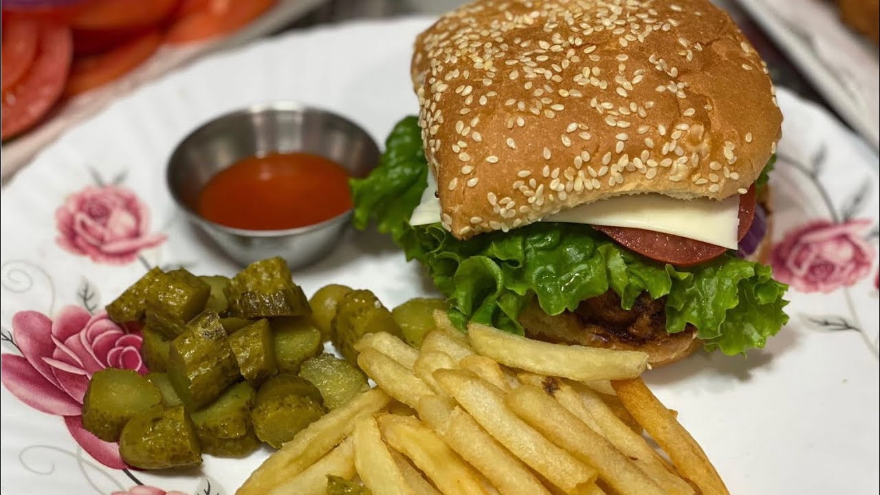 برجر دجاج مقرمش وطعم مميز | Crispy Chicken Burger Made at Home Juicy & Delicious with special sauce!