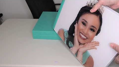 GraphiStudio Young Book  16 x 12 Crystal Glance Flush mount album