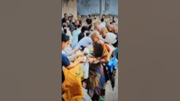 Sư Minh Tuệ Buổi sáng khất Thực ở ấn độ,