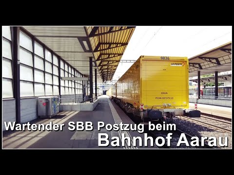 Wartender SBB Postzug beim Bahnhof Aarau, Kanton Aargau, Schweiz 2022