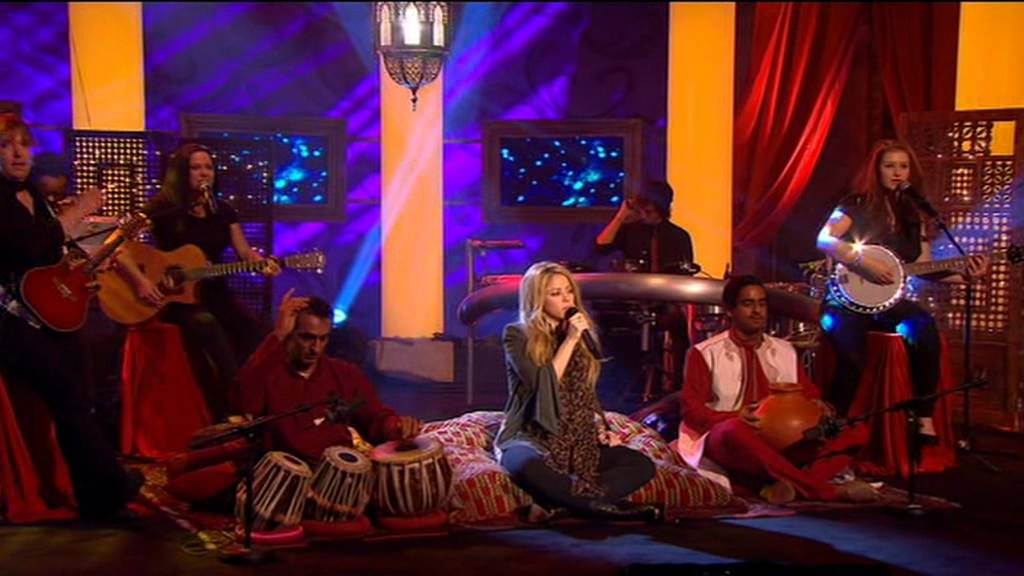 Shakira - Gypsy - Live (The Paul O'Grady Show)