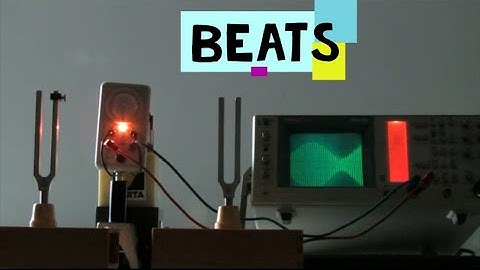 Demonstrating the phenomenon of beats on the oscilloscope (slow motion)-Amazing science experiment