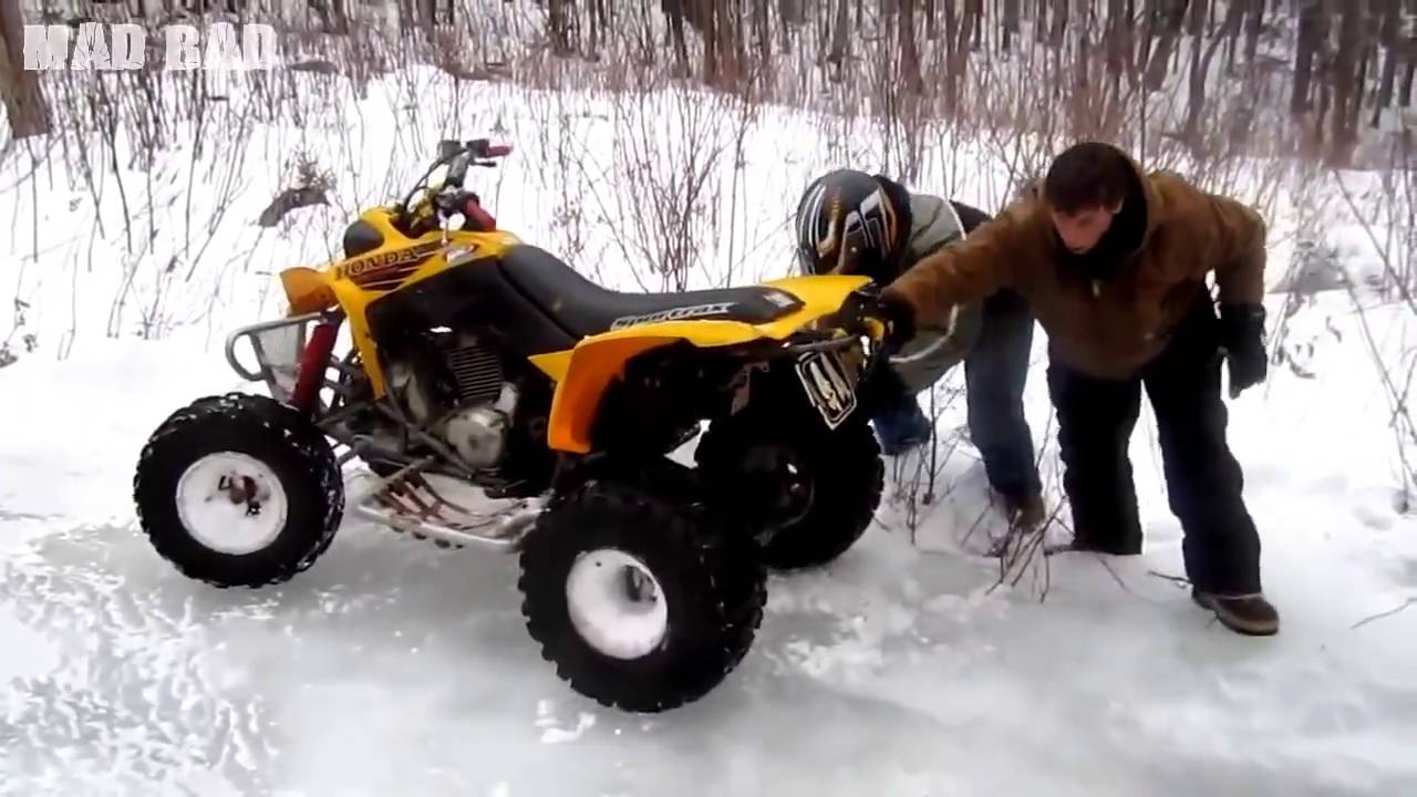 Funny People Falling on Ice Compilation 