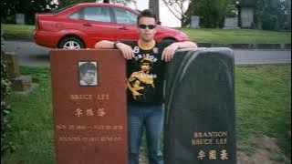 NO RETREAT NO SURRENDER FAN IN Seattle 2003 (Bruce Lees grave what it looked like in 2003)