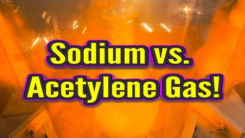 Sodium vs. Acetylene in RamZland!🔥 2Na+C2H2 → 2NaC2H+H2 #STEM #Chemistry #RamZland #ScienceLab