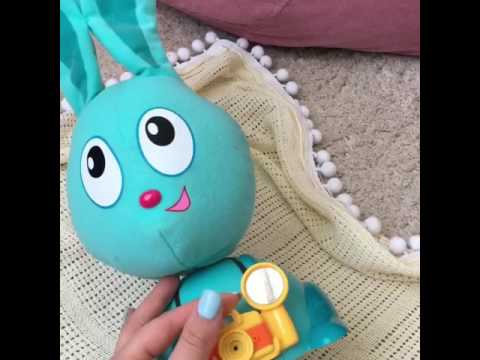 Интерактивная игрушка Ouaps кролик "Бани - фотограф". Интерактивная игрушка Ouaps кролик "Бани - фотограф".