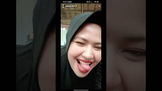 Bunda main lidah hot
