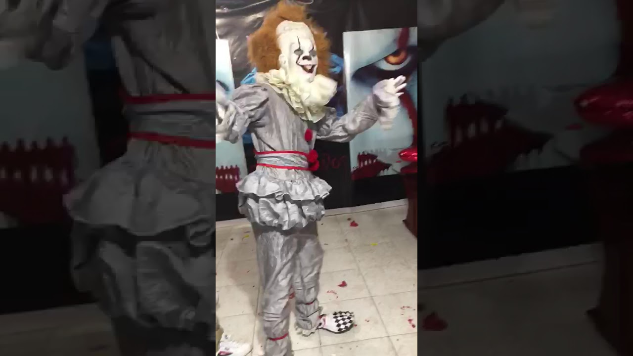 Payaso IT bailando - YouTube