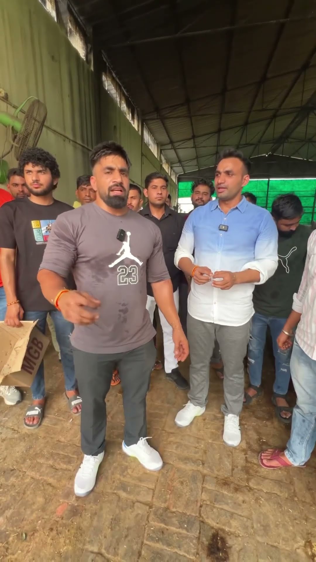Aap bhi madad kiya karo Gau mata ki dosto ???