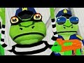 CRIMINAL FROG PRETENDS TO BE A POLICE FROG - Amazing Frog - Part 156 | Pungence