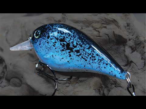 Spray Painting Fishing Lure (Baker Builds) 