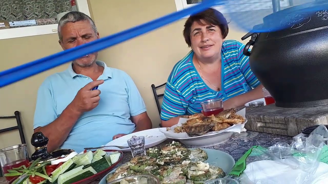 А УЖИН ПОЛУЧИЛСЯ ВЕСЕЛЫМ/БЕЗ ВЕЧЕРНИХ НАРЯДОВ,НО С БОЛЬШУЩЕЙ ДУШЕВНОСТЬЮ/