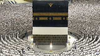 Muslim pilgrims pray in Mecca before start of Hajj