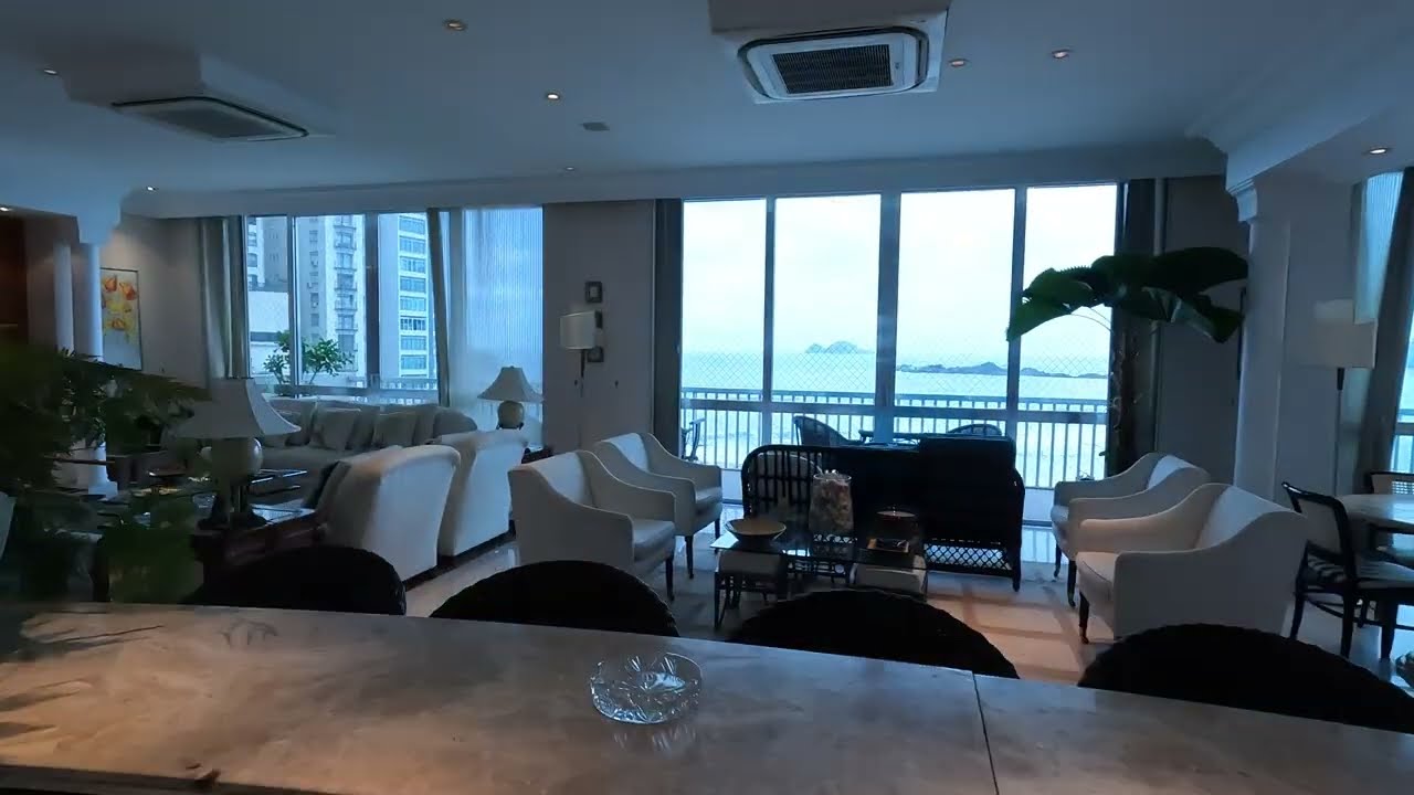 ✨ Apartamento de Luxo Frente ao Mar no Guarujá – Pitangueiras ✨