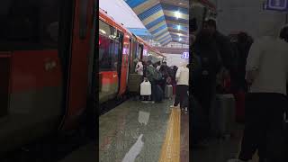 26462 ARRIVAL AND DEPARTURE FROM PATIALA. TORRENTIAL RAIN #train #publictransport