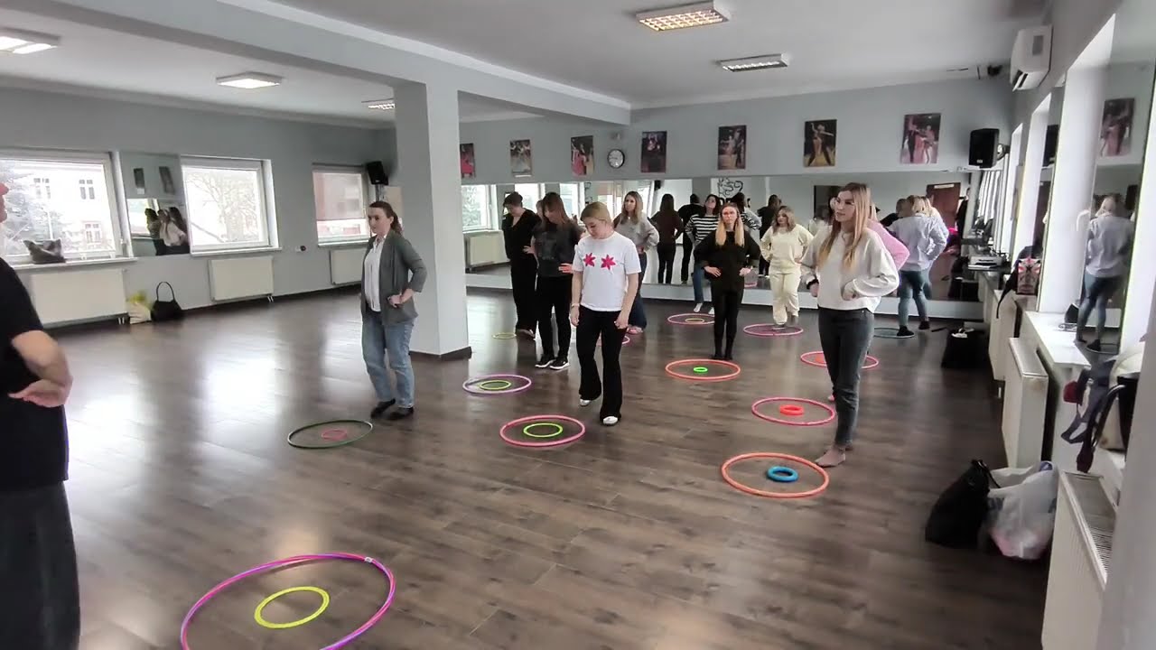 DOKOŁA KÓŁECZKA (zabawa przy papierowym talerzyku), piosenka dla dzieci, METODA EDUMUZ