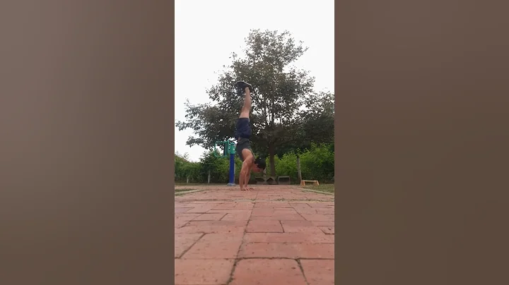 Press to handstand and tiger been push up (avanzan...