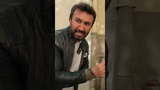 Telefonu Olmayan Amcamizi Boş Geçmek Bi̇ze Yakişmazdi