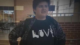 High schooler sues over ban on T-shirts depicting guns