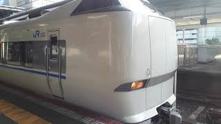JR西日本大阪駅で683系2000番台R14編成+683系4000番台T47編成回送列車の発車シーン（2021年1月4日月曜日）携帯電話で撮影