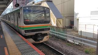 E233系3000番台コツE-08編成とE231系1000番台ヤマU55編成が普通熱海行きとして籠原駅1番線で連結するシーン(1891E)2024.10.02