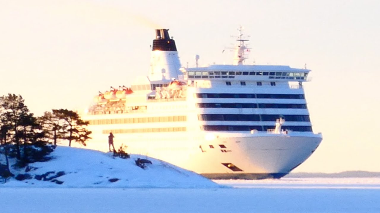 Ferry Tallink Isabelle ice skating to Turku in very beautiful weather | M/S Tallink Isabelle