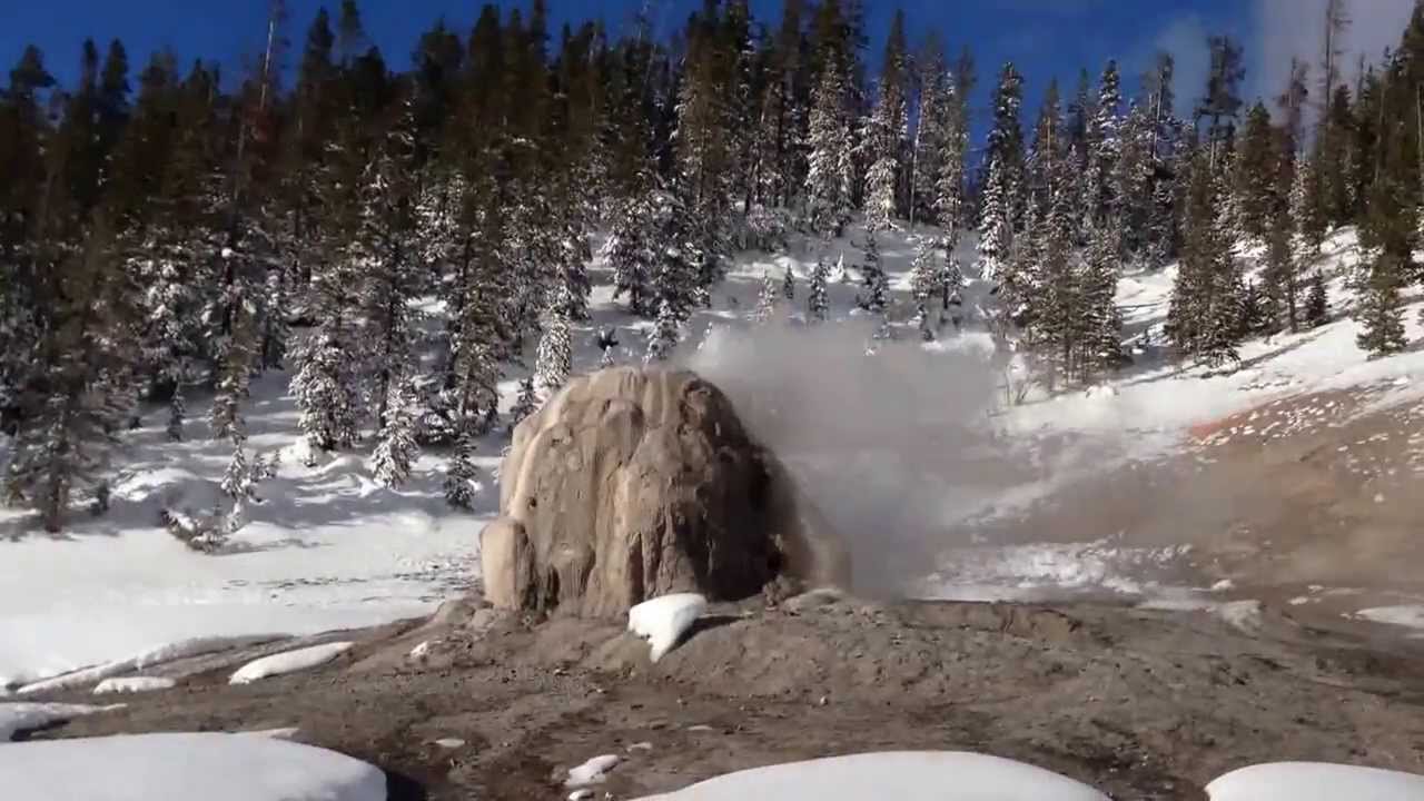 Lone Star Geyser erupts
