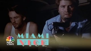 Video voorbeeld van "Miami Vice - Season 1 Episode 15 | NBC Classics"