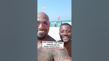 Dwayne Johnson-dubbelganger komt met Kevin Hart 🤣 (🎥: ViralHog)