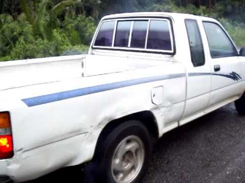 A lil video montage i threw together of my 1993 Toyota Pickup Extended Cab 22R-E Automatic. 2 Spin-Arounds and 3 Burnouts.